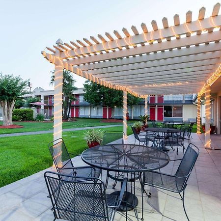 Ramada By Wyndham New Iberia Exterior foto